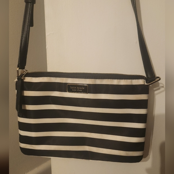 Kate Spade New York Dawn Sailing Stripe Women's Crossbody NWOT - Picture 1 of 5